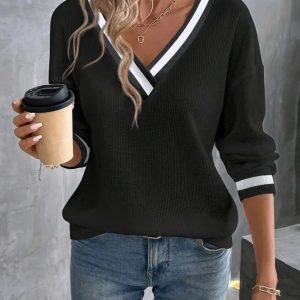 Beyaz bantli siyah bluz