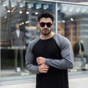 Uzun gri kollu ince siyah kazak