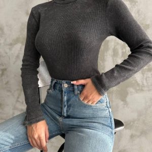 Uzun kollu gri kazak