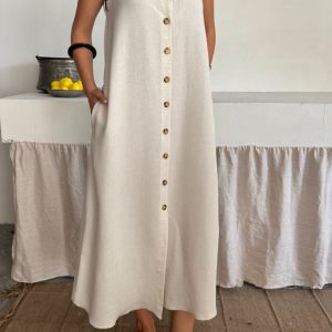 Onu butonlu uzun krem renkli elbise