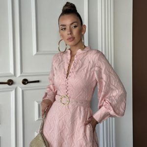 Pembe renkli uzun etek