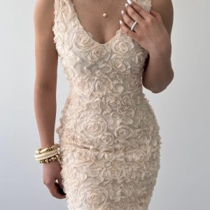 Krem renkli uzun dekolte etek